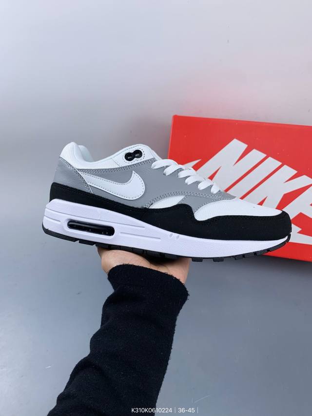 公司级耐克Nike Air Max 1 经典复古小气垫缓震跑鞋 鞋面由皮和革织物打造，犀利的条线打造出酷劲十的足视觉效果 网布鞋增面强透气性，穿着为极舒适 经可