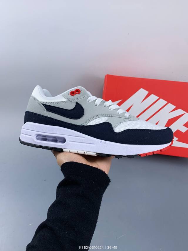 公司级耐克Nike Air Max 1 经典复古小气垫缓震跑鞋 鞋面由皮和革织物打造，犀利的条线打造出酷劲十的足视觉效果 网布鞋增面强透气性，穿着为极舒适 经可