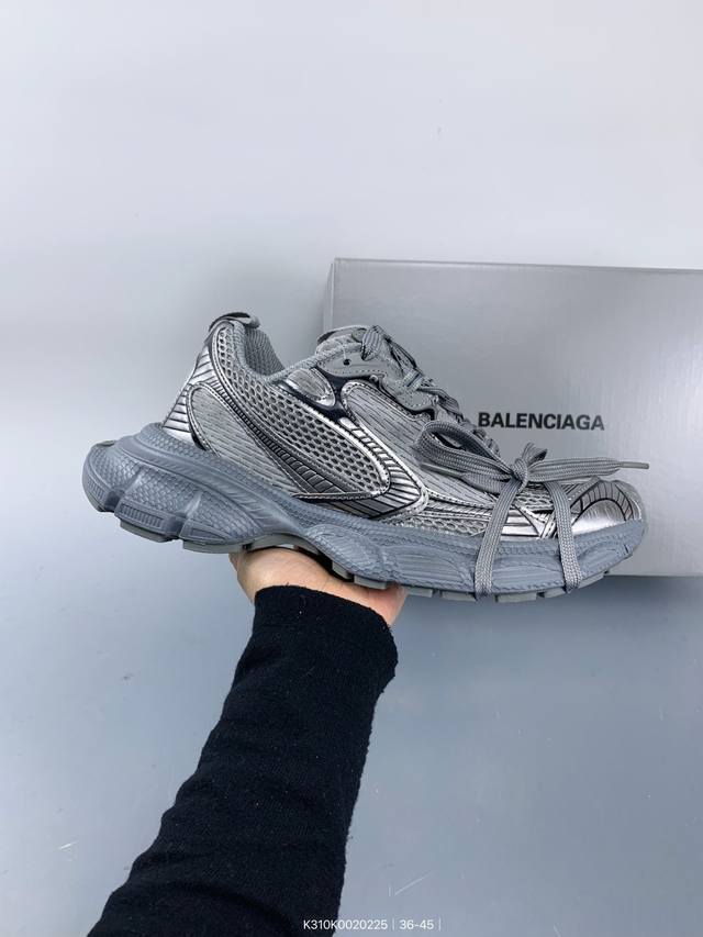 Balenciaga Stapler Sneakers 巴黎世家订书机鞋网布系带低帮走秀复古老爹鞋 展现品牌对于新潮事物的热情 这款鞋子拥有巨大尺寸和醒目设计