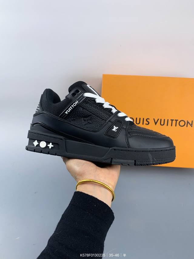 公司级路易威登 Louis Vuitton Lv路易威登板鞋 新款 Lv Trainer最新配色运动鞋 L家 篮球鞋风格运动鞋 该鞋由艺术总监 Virgil A