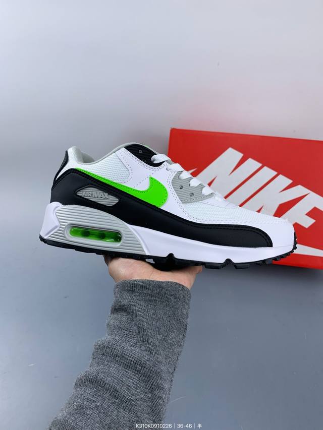 公司级耐克Nike Air Max 90 经典复古小气垫缓震跑鞋 鞋面由皮和革织物打造，犀利的条线打造出酷劲十的足视觉效果 网布鞋增面强透气性，穿着为极舒适 经