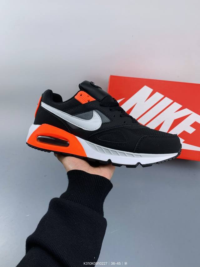 公司级耐克Nike Air Max 90 经典复古小气垫缓震跑鞋 鞋面由皮和革织物打造，犀利的条线打造出酷劲十的足视觉效果 网布鞋增面强透气性，穿着为极舒适 经