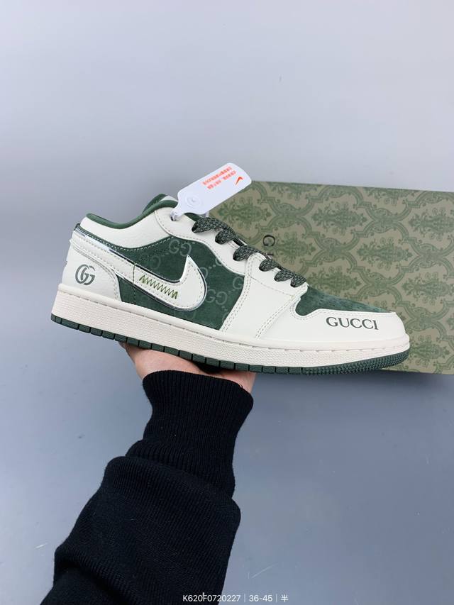 限量发售！ Air Jordan 1 Low Aj1乔1低帮休闲板鞋， “白绿印花配色-古驰联名定制款” 个性的设计风格以及品牌的经典元素 使其成为一双具有独特