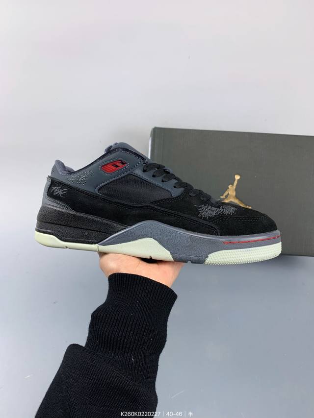 Air Jordan Aj4 Rm 重制版低帮复古篮球鞋 实拍首发 采用了低帮的设计 并保留了众多Aj4的经典元素 鞋身以皮革 麂皮材质拼接打造 Aj4经典的T