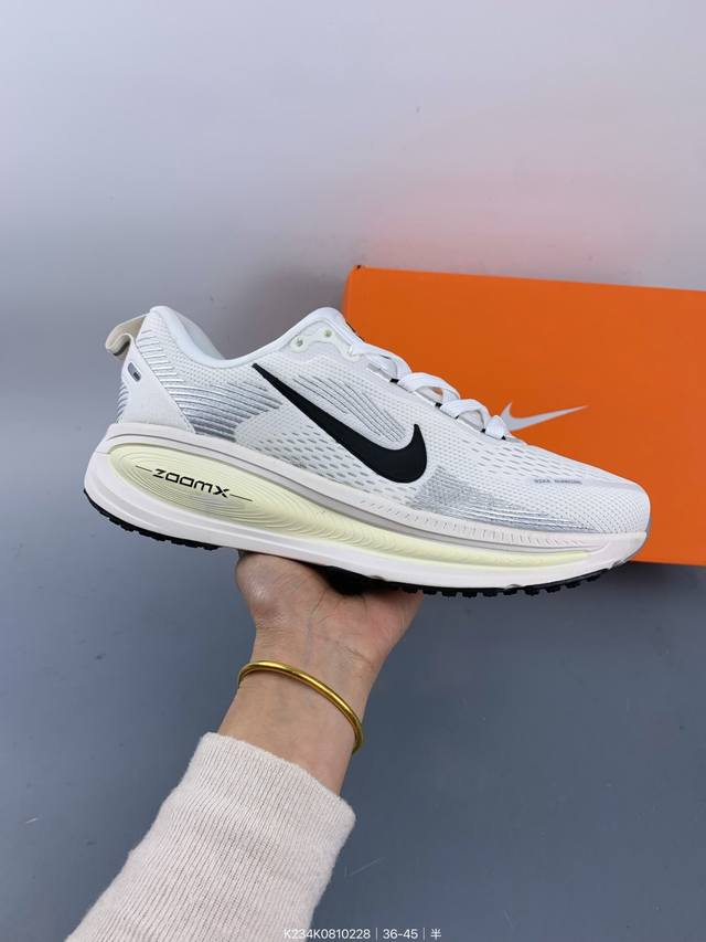 Nike Vomero 18 耐克 舒适减震防滑 低帮跑步鞋 全掌Reactx泡绵中底 前掌和后跟还配备了Air Zoom气垫单元 据说跑起来更快更舒适哦 这次