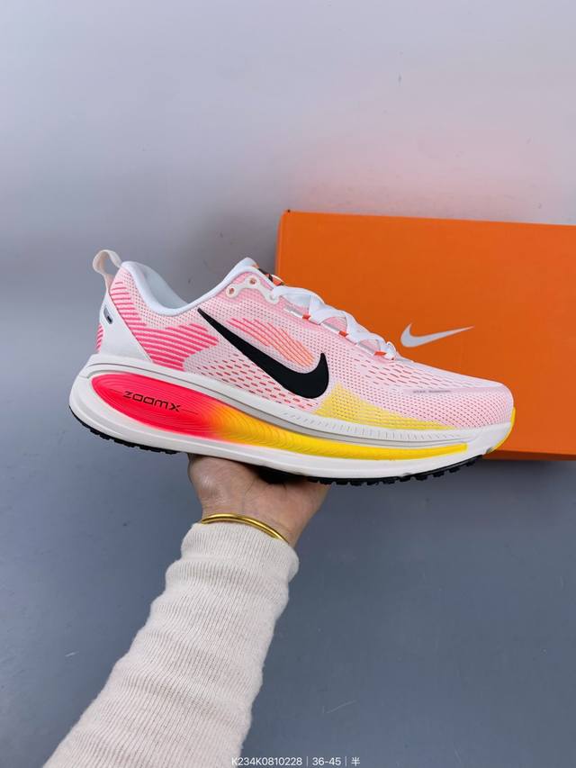 Nike Vomero 18 耐克 舒适减震防滑 低帮跑步鞋 全掌Reactx泡绵中底 前掌和后跟还配备了Air Zoom气垫单元 据说跑起来更快更舒适哦 这次 - 点击图像关闭