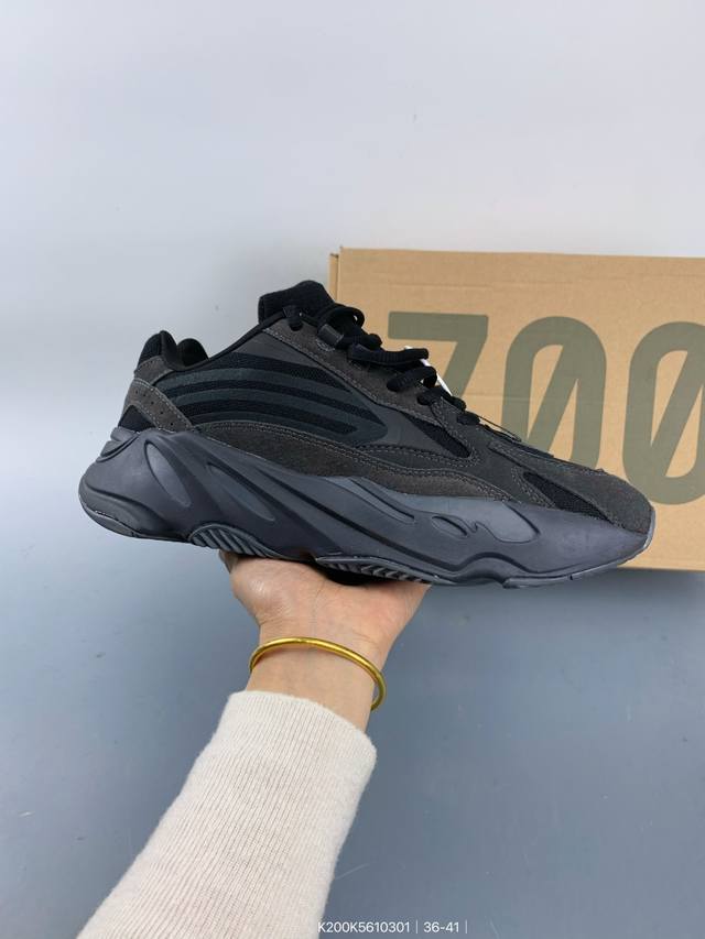 阿迪达斯Adidas Yeezy 700 椰子700复老古爹鞋。延续了爹老鞋粗犷风格与复廓古形，继承Yeezy 700的经典混合元素，仅在鞋线身条进上行了一的定