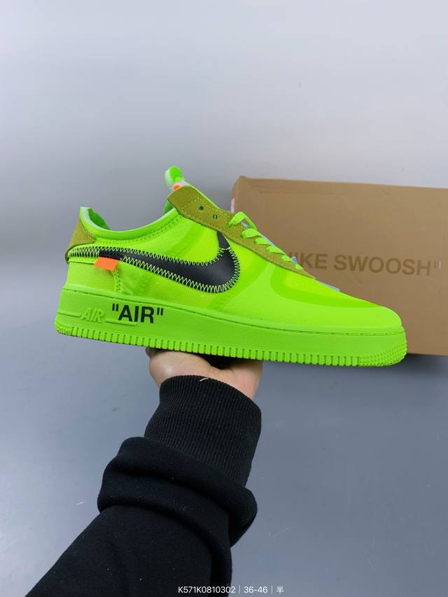 公司级Off-White X Nike Air Force 1 Ow联名空军一号 鞋款延续了此次联名的设计风格，整体以白色为主调，鞋身内侧同样印有大面积标语，奶