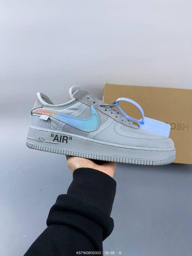 公司级Off-White X Nike Air Force 1 Ow联名空军一号 鞋款延续了此次联名的设计风格，整体以白色为主调，鞋身内侧同样印有大面积标语，奶