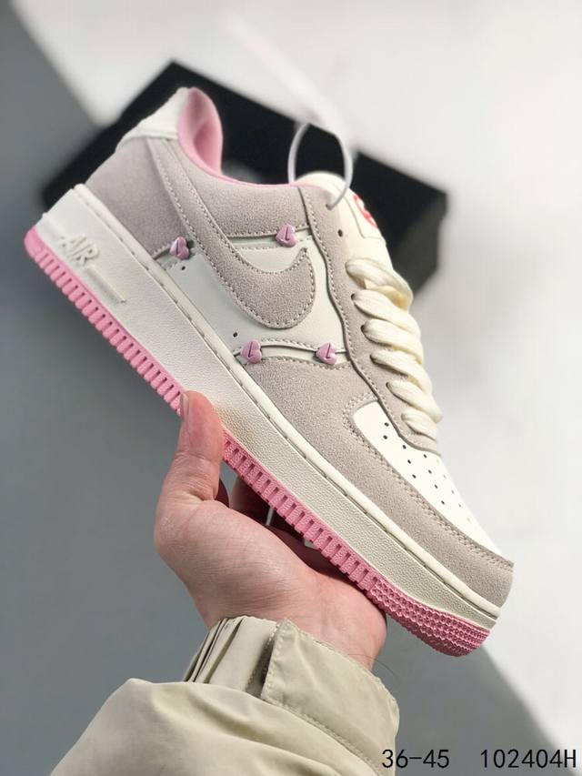 真标带半码！ 耐克Nike Air Force 1 Low 空军一号 低帮百搭休闲运动板鞋 柔软、弹性十足的缓震性能和出色的中底设计，横跨复古与现代的外型结合，