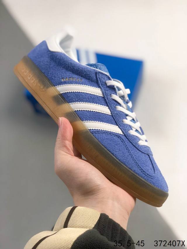 真标带半码！ 阿迪达斯Adidas Gazelle Indoor 三叶草复古防滑耐磨低帮板鞋 鞋款采用柔软的皮毛和耐用的皮革衬里融合在橡胶外底上！ 尺码:如图