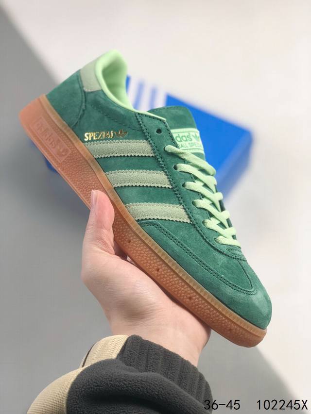 真标带半码！ Adidas Handball Spezial 阿迪达斯经典款 德训复古休闲板鞋 #全鞋采用反毛皮制作 牛筋耐磨大底 承载青春情怀的板鞋 经典三条