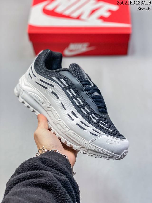 耐克Nike休闲鞋 经典 气垫 Air Max 97 子弹气垫低帮运动鞋。Air Max '97 运动跑鞋以流线型鞋身和卓越科技为热爱运动的你造就全方位防护，强