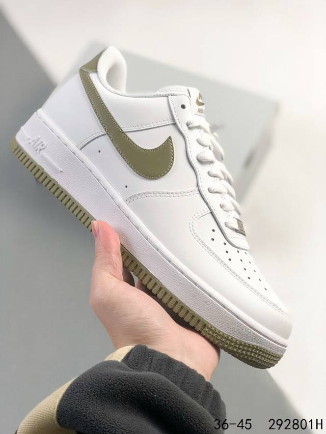 真标带半码！ 耐克Nike Air Force 1 Low 空军一号 低帮百搭休闲运动板鞋 柔软、弹性十足的缓震性能和出色的中底设计，横跨复古与现代的外型结合，