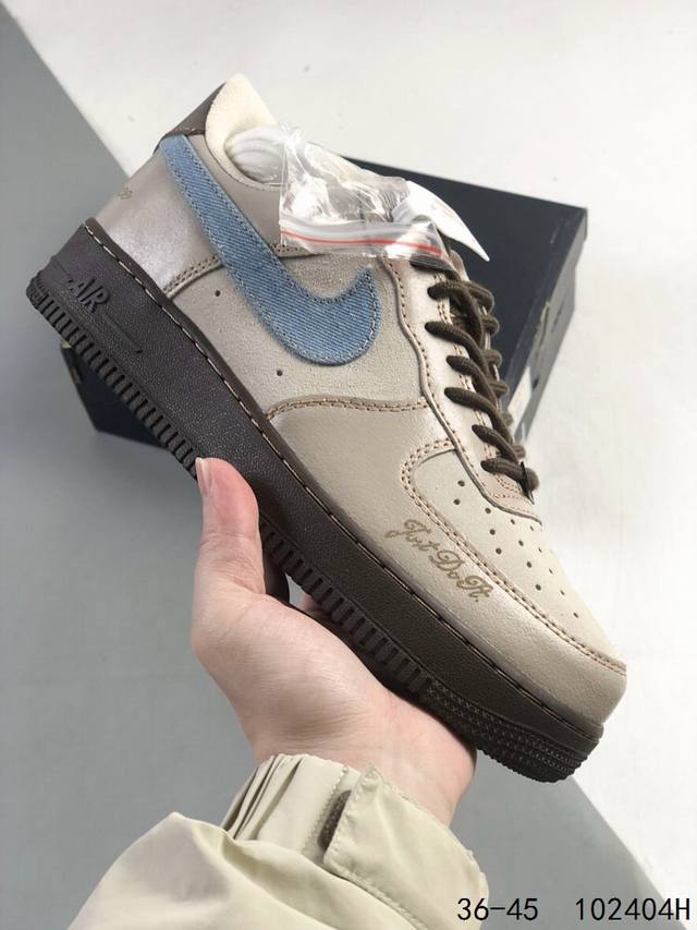 真标带半码！ 耐克Nike Air Force 1 Low 空军一号 低帮百搭休闲运动板鞋 柔软、弹性十足的缓震性能和出色的中底设计，横跨复古与现代的外型结合，