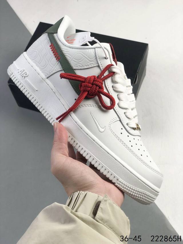 公司级带半码！ 耐克Nike Air Force 1 Low 空军一号 低帮百搭休闲运动板鞋 柔软、弹性十足的缓震性能和出色的中底设计，横跨复古与现代的外型结合