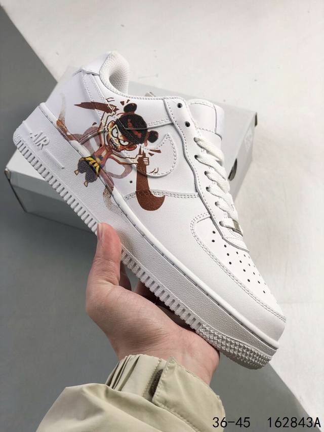 真标带半码！ 萌娃童鞋！耐克Nike Air Force 1 Low 空军一号 哪吒联名 低帮百搭休闲运动板鞋 柔软、弹性十足的缓震性能和出色的中底设计，横跨复