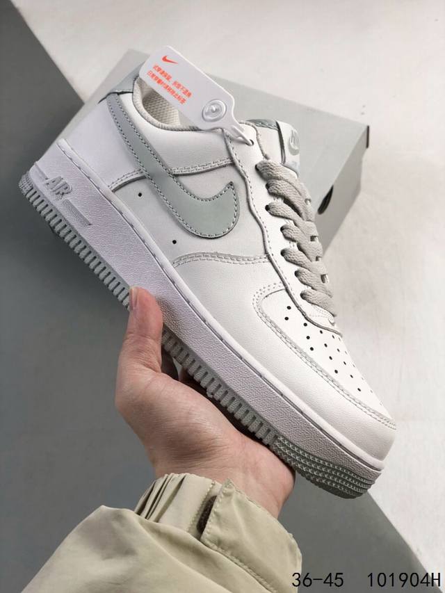 真标带半码！ 耐克Nike Air Force 1 Low 空军一号 低帮百搭休闲运动板鞋 柔软、弹性十足的缓震性能和出色的中底设计，横跨复古与现代的外型结合，