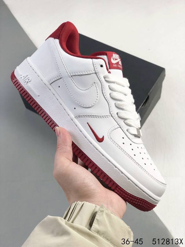 真标带半码！ 萌娃童鞋！耐克Nike Air Force 1 Low 空军一号 低帮百搭休闲运动板鞋 柔软、弹性十足的缓震性能和出色的中底设计，横跨复古与现代的