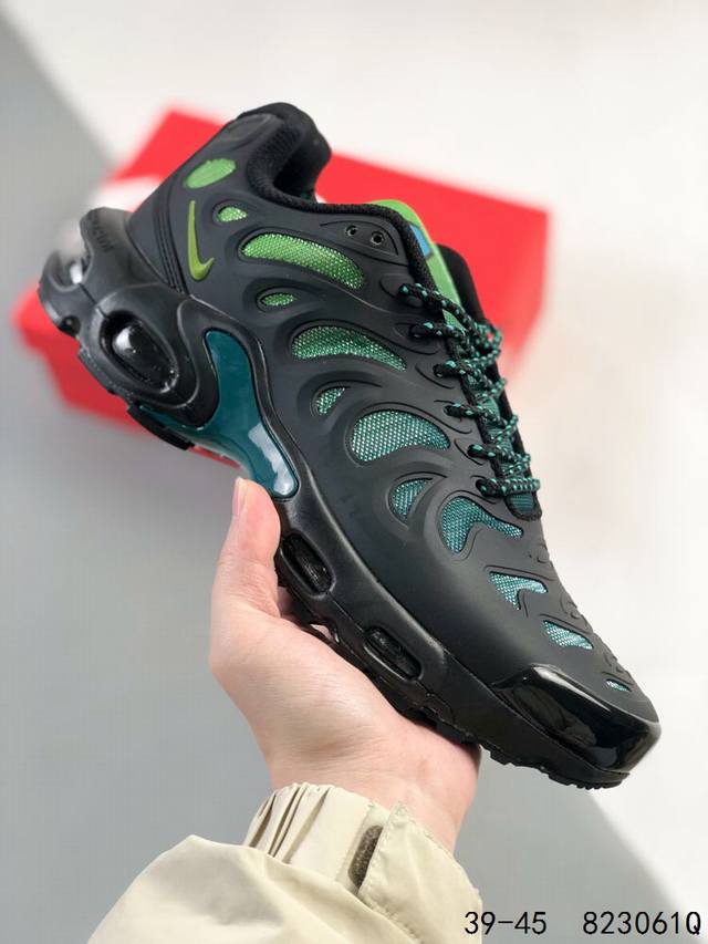 耐克Nike Air Maxplus Drift Tn 休闲气垫缓震跑步运动鞋 造型超讨喜！鞋面以织物材质包裹，保证了轻薄透气，更适合夏季穿着。鞋侧 鱼骨 形状