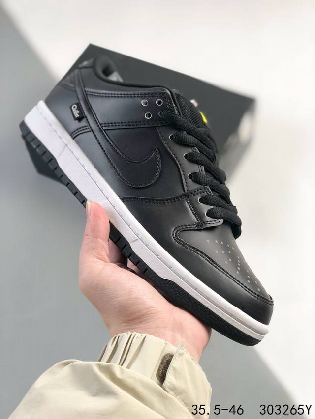 公司级带半码！ 耐克Nike Sb Dunk Low 复古低帮休闲运动滑板板鞋。采用脚感柔软舒适Zoomair气垫，有效吸收滑板等极限运动在落地时带来的冲击力，