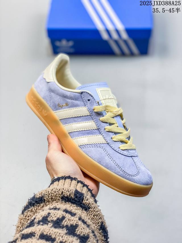 公司级Adidas Originals Gazelle Indoor 三叶草休闲防滑耐磨低帮板鞋 鞋头出色设计 塑就出众贴合感 稳固的后跟贴合足部曲线设计 软弹