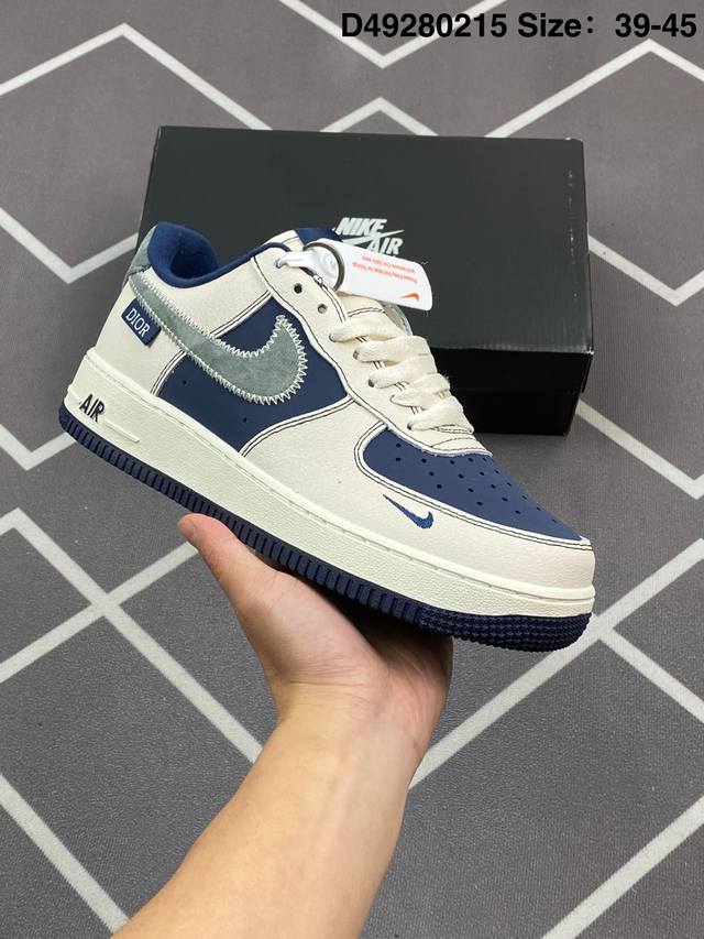 Nike Air Force 1 ’07 Low 空军一号低帮百搭休闲运动板鞋。柔软、弹性十足的缓震性能和出色的中底设计，横跨复古与现代的外型结合，造就出风靡全