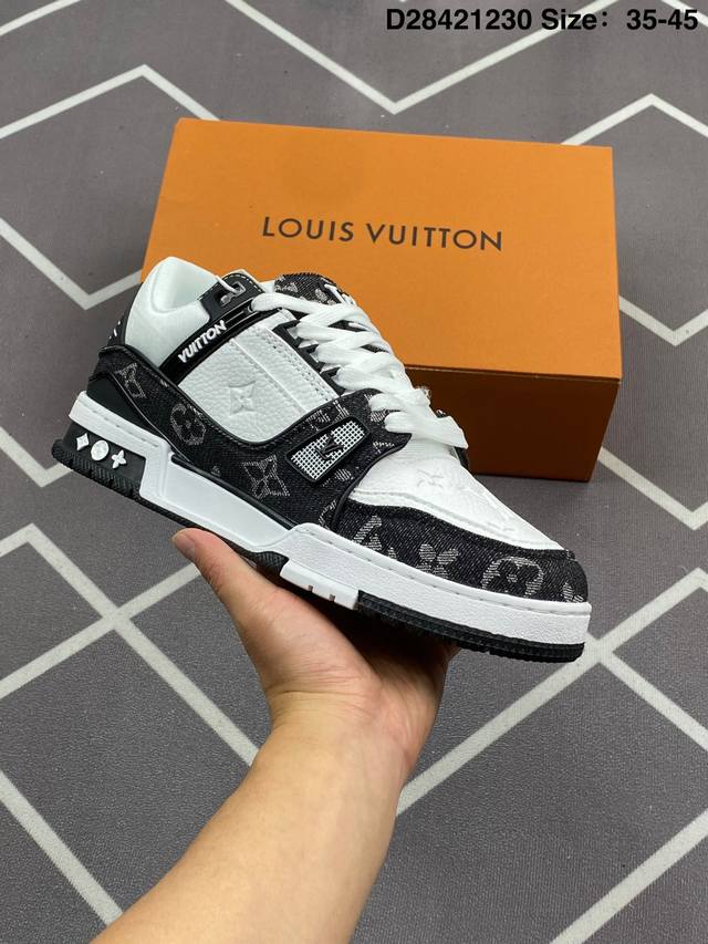 Louis Vuitton Lv路易威登驴牌经典 老爹鞋 小红书爆款 Archlight Sneaker在外形上面并非完全是复古风的老爹鞋，而是将老爹鞋的线条和