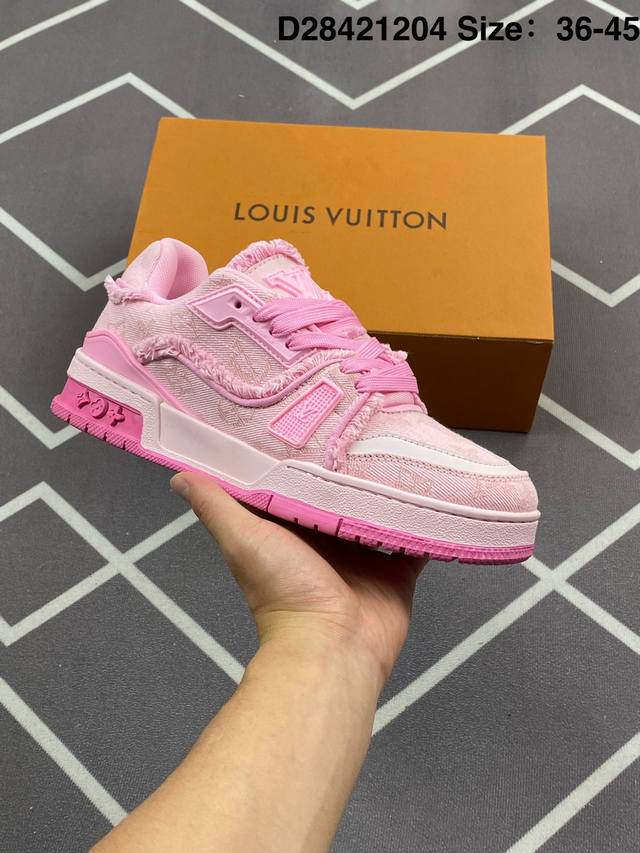 Louis Vuitton Lv路易威登驴牌经典 老爹鞋 小红书爆款 Archlight Sneaker在外形上面并非完全是复古风的老爹鞋，而是将老爹鞋的线条和