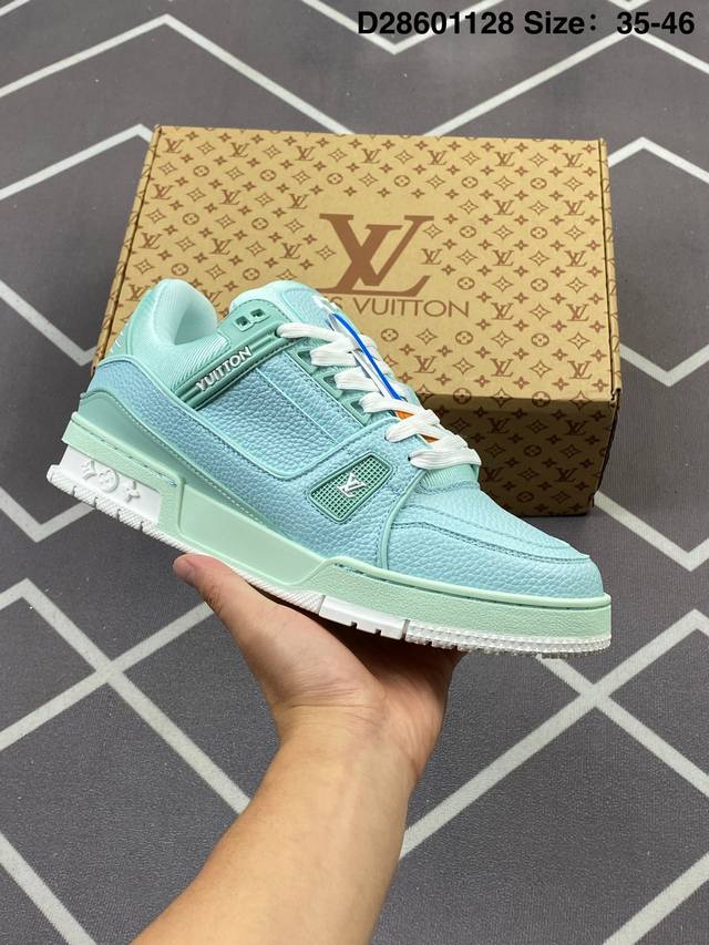 Louis Vuitton Lv路易威登驴牌经典 老爹鞋 小红书爆款 Archlight Sneaker在外形上面并非完全是复古风的老爹鞋，而是将老爹鞋的线条和