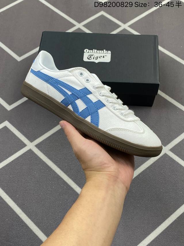 Onitsuka Tiger Tokuten 鬼冢虎 德训低帮休闲板鞋 货号：1183A862 鞋款灵感来源于80年代的室内用鞋 T-Toe 前足补强设计 室内