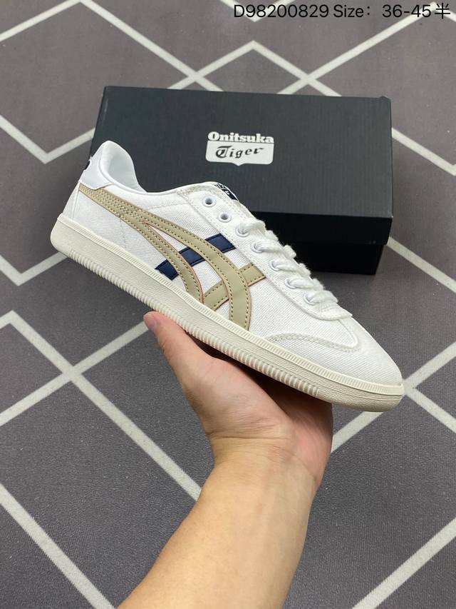 Onitsuka Tiger Tokuten 鬼冢虎 德训低帮休闲板鞋 货号：1183A862 鞋款灵感来源于80年代的室内用鞋 T-Toe 前足补强设计 室内