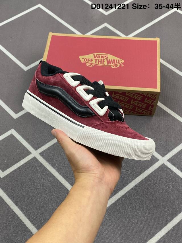 万斯 Vans Knu-Skool Vr3 Lx 面包鞋 坎普尔 茱利安系列低帮复古硫化休闲运动板鞋“肥胖版大Logo”。要说整个2024年最为热门的鞋型之一，