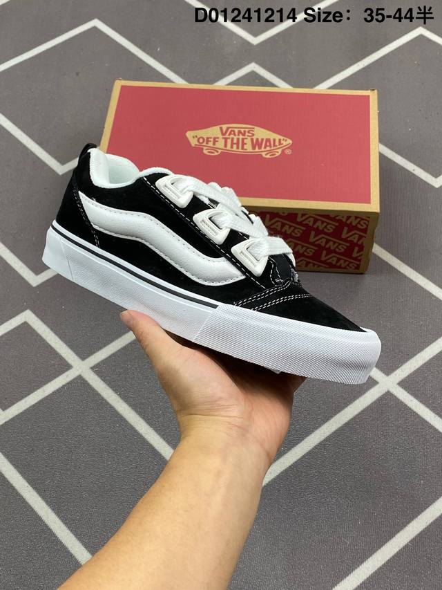 万斯 Vans Knu-Skool Vr3 Lx 面包鞋皮革鞋面。坎普尔 茱利安系列低帮复古硫化休闲运动板鞋“肥胖版大Logo”要说整个年最为热门的鞋型之一，