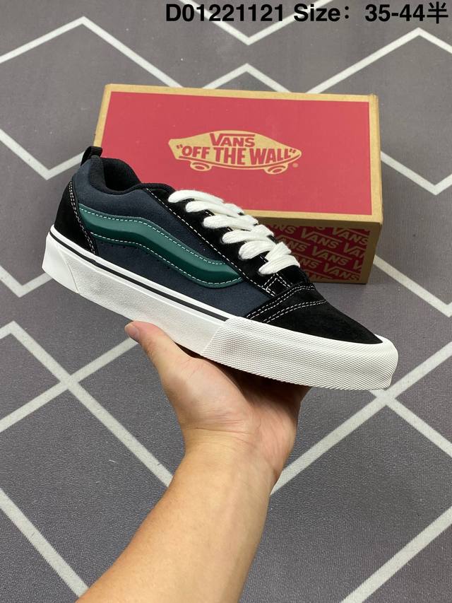 万斯 Vans Knu-Skool Vr3 Lx 面包鞋皮革鞋面。坎普尔 茱利安系列低帮复古硫化休闲运动板鞋“肥胖版大Logo”要说整个年最为热门的鞋型之一，