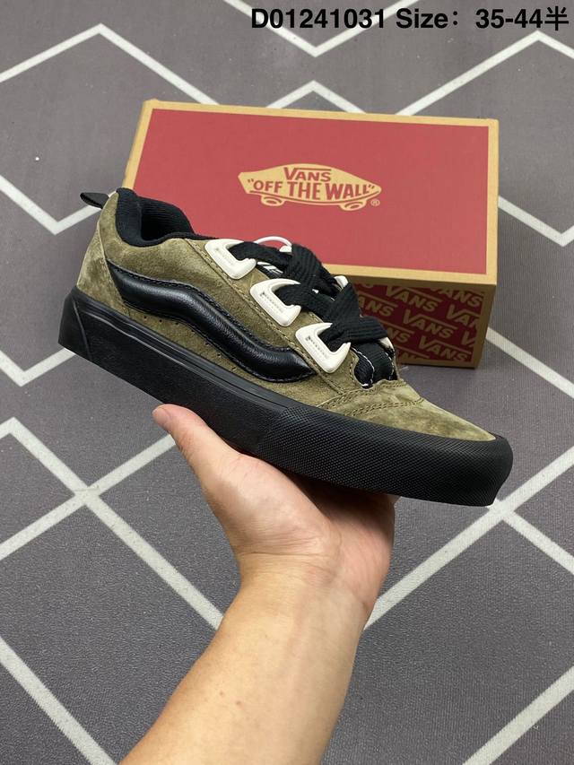 万斯 Vans Knu-Skool Vr3 Lx 面包鞋帆布鞋面。坎普尔 茱利安系列低帮复古硫化休闲运动板鞋“肥胖版大Logo”要说整个年最为热门的鞋型之一，