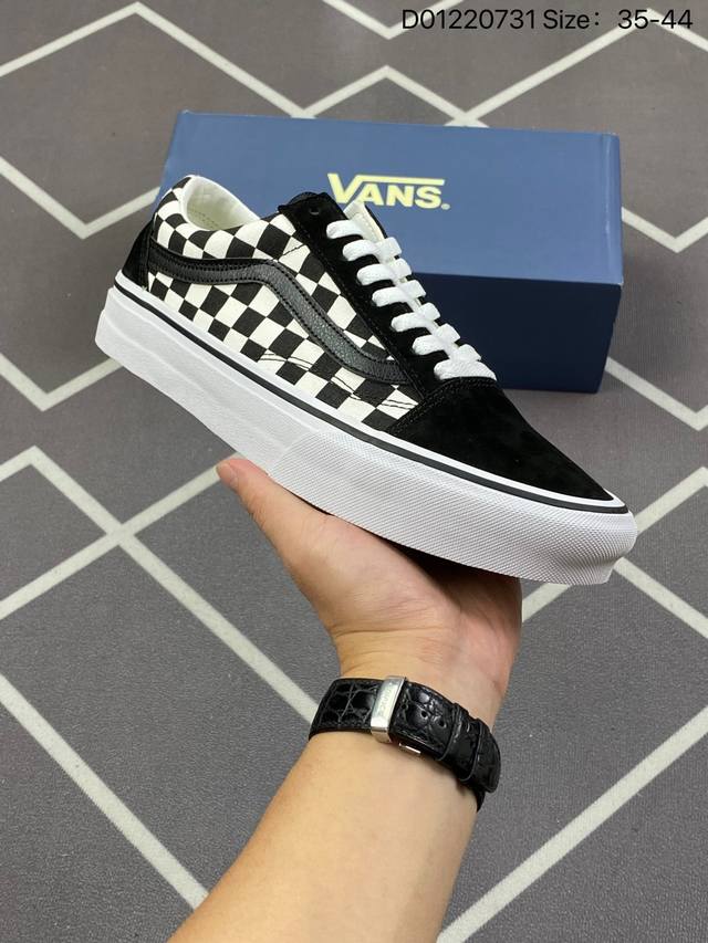 万斯 Vans Og Oid Skool百搭休闲低帮运动滑板鞋 经典棋盘格 。其实Style 36就是现在风靡潮流的Vans鞋款Old Skool的Og版本。历