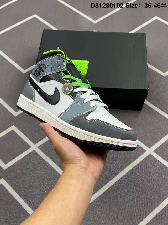 公司级 头层皮 耐克 Nike Air Jordan 1 Mid 男子篮球鞋时尚轻盈板鞋Aj1乔1运动鞋 乔丹一代 高帮复古休闲篮球鞋 。Air Jordan - 点击图像关闭