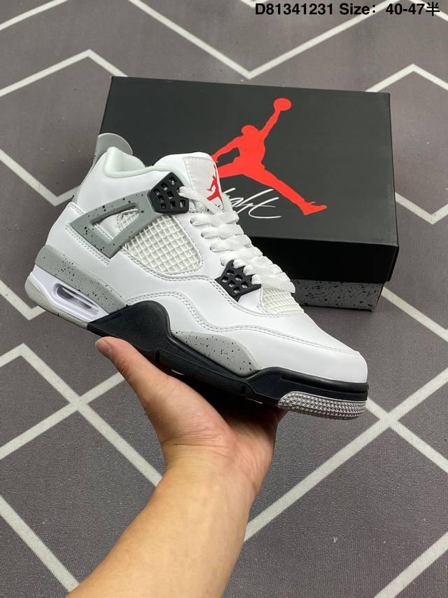 Air Jordan 4 Retro Se What The 红蓝鸳鸯 Aj4 乔丹4代 Aj4 乔4 红蓝鸳鸯 乔丹篮球鞋系列 采用了简约的白色鞋身，营造了一