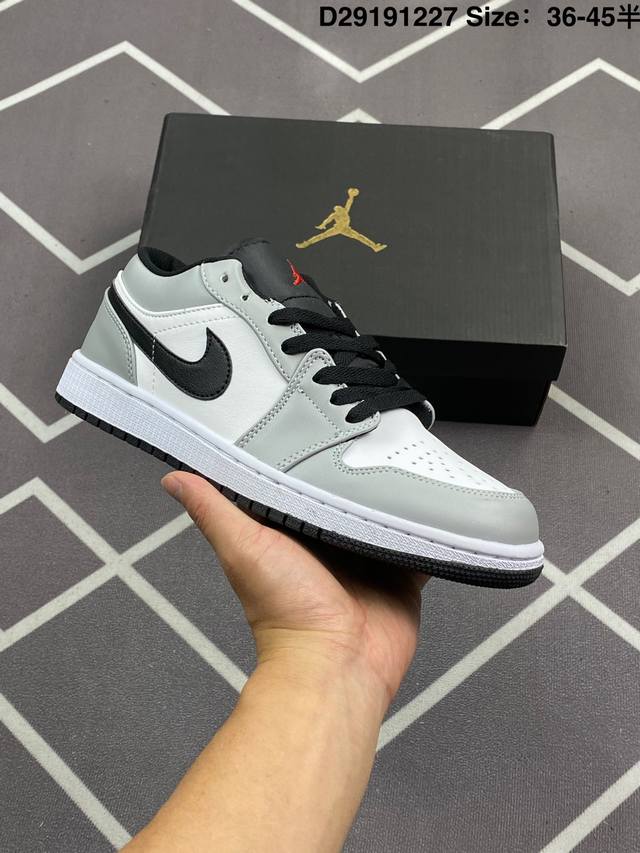 耐克 乔丹Air Jordan 1 Low Aj1 乔1 乔丹1代Aj1 解构绑带 双鞋带 低帮复古文化休闲运动篮球鞋。该鞋款从 1985 年元年款汲取设计灵感