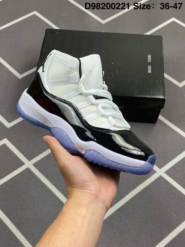 耐克乔丹11代 Nike Air Jordan 11 Retro 复刻男士运动鞋 Aj11代经典设计，深受球员与球迷喜爱。Jordan 乔丹 采用漆皮牛培革鞋面