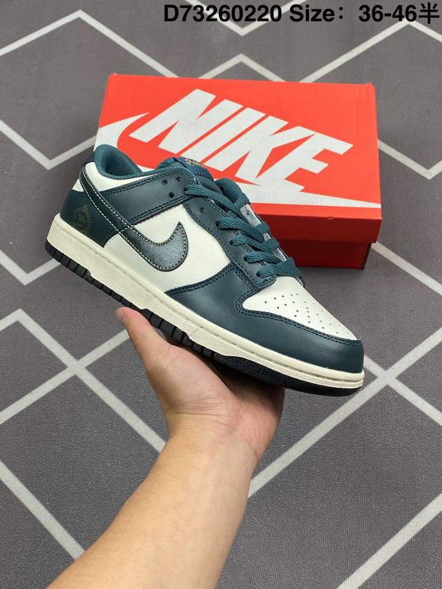 耐克Nike Sb Zoom Dunk Low 板鞋 系列经典百搭休闲运动板鞋加厚鞋舌的填充，使舒适性大大提升，同时也更方便穿脱中底部分则加入了脚感柔软舒适Zo