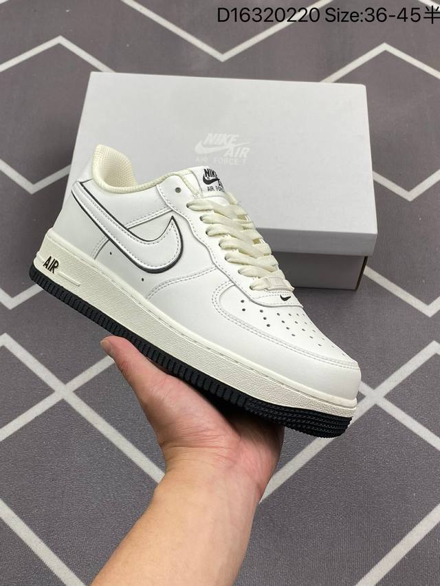 Air Force 1 '07 Low 米白黑 原楦头原纸板 打造纯正空军版型 #专注外贸渠道 全掌内置蜂窝气垫 #原盒配件 原厂中底钢印、拉帮完美 官方同步上