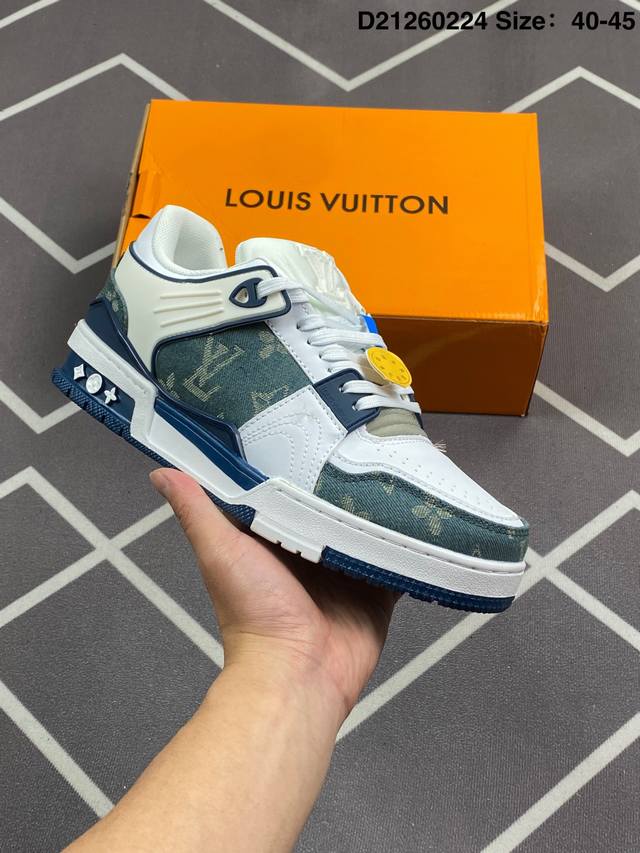 Louis Vuitton Lv路易威登驴牌经典 老爹鞋 小红书爆款 Archlight Sneaker在外形上面并非完全是复古风的老爹鞋，而是将老爹鞋的线条和