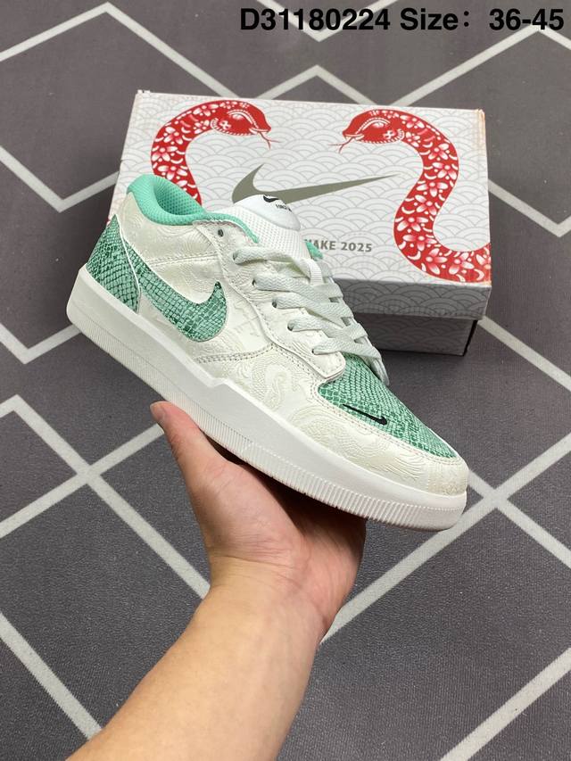 真标耐克Nike Sb Force 58是一款将前沿创新带入街头的单品，蛇年它具有硫化杯底，具有出色的耐用性和灵活性。使用帆布和绒面革，在饰面上放置通风口，它自