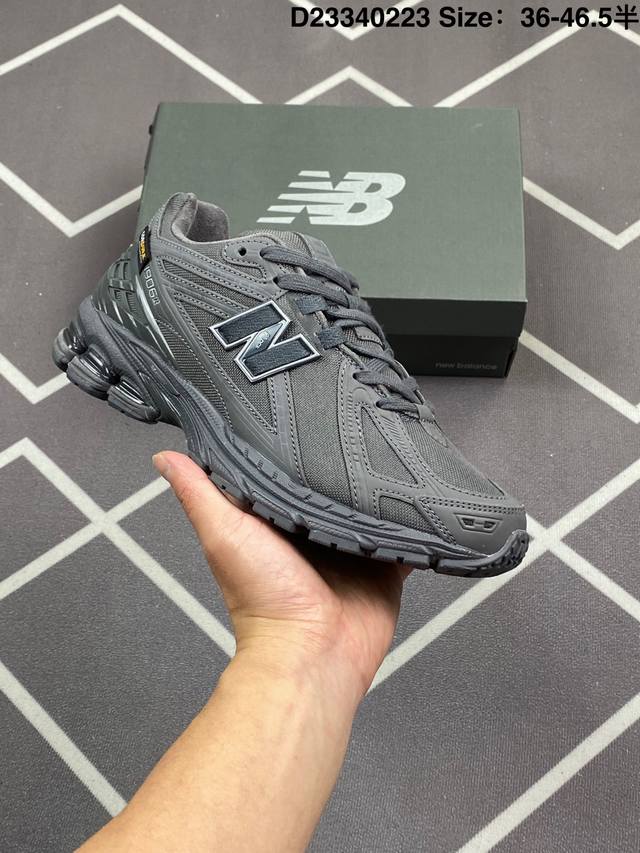 公司级 新百伦 New Balance M1906系列 复古运动鞋单品宝藏老爹鞋款。作为Nb最经典的档案鞋型之一，与2002一样，1906有着Nb最成熟的技术加