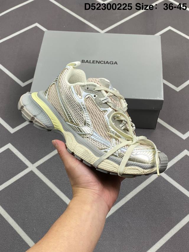 公司级Balenciaga 巴黎世家 采用环保再生超纤革与网眼织物鞋面材质 原鞋一致重度做旧效果 ，全原装Eva环保去臭环型鞋垫，全新开发5层私模,搭载轻量发泡