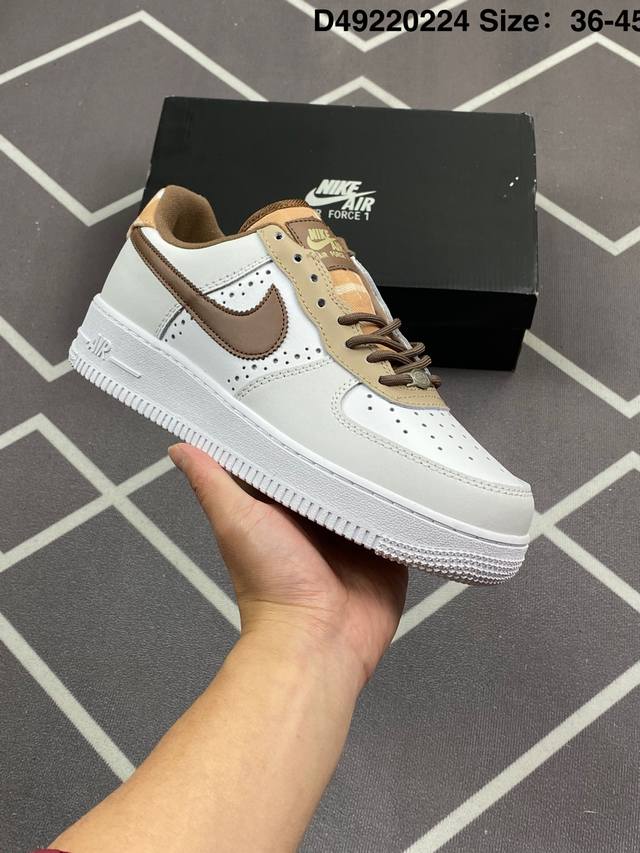 Nike Air Force 1 ’07 Low 空军一号低帮百搭休闲运动板鞋。柔软、弹性十足的缓震性能和出色的中底设计，横跨复古与现代的外型结合，造就出风靡全