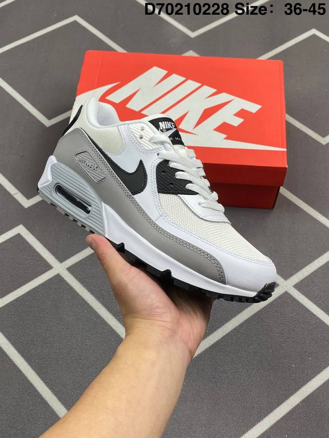 Nike耐克运动鞋 Air Max 90 健身运动跑鞋休闲鞋 复古风十足！Air Max 90 作为 Nike 旗下最经典的鞋型之一，凭借着百搭的造型，获得众多