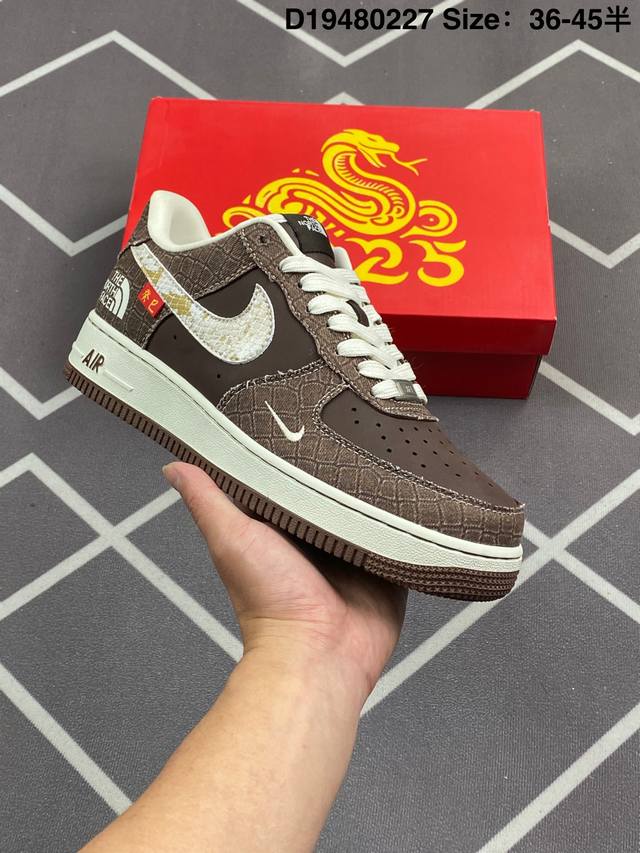 公司级 Air Force 1 '07 Low “蛇年限定 金蛇小勾”空军一号 低帮 运动鞋 休闲鞋 折边针车 工艺难度大 原楦头原纸板 原装鞋盒 定制五金配件